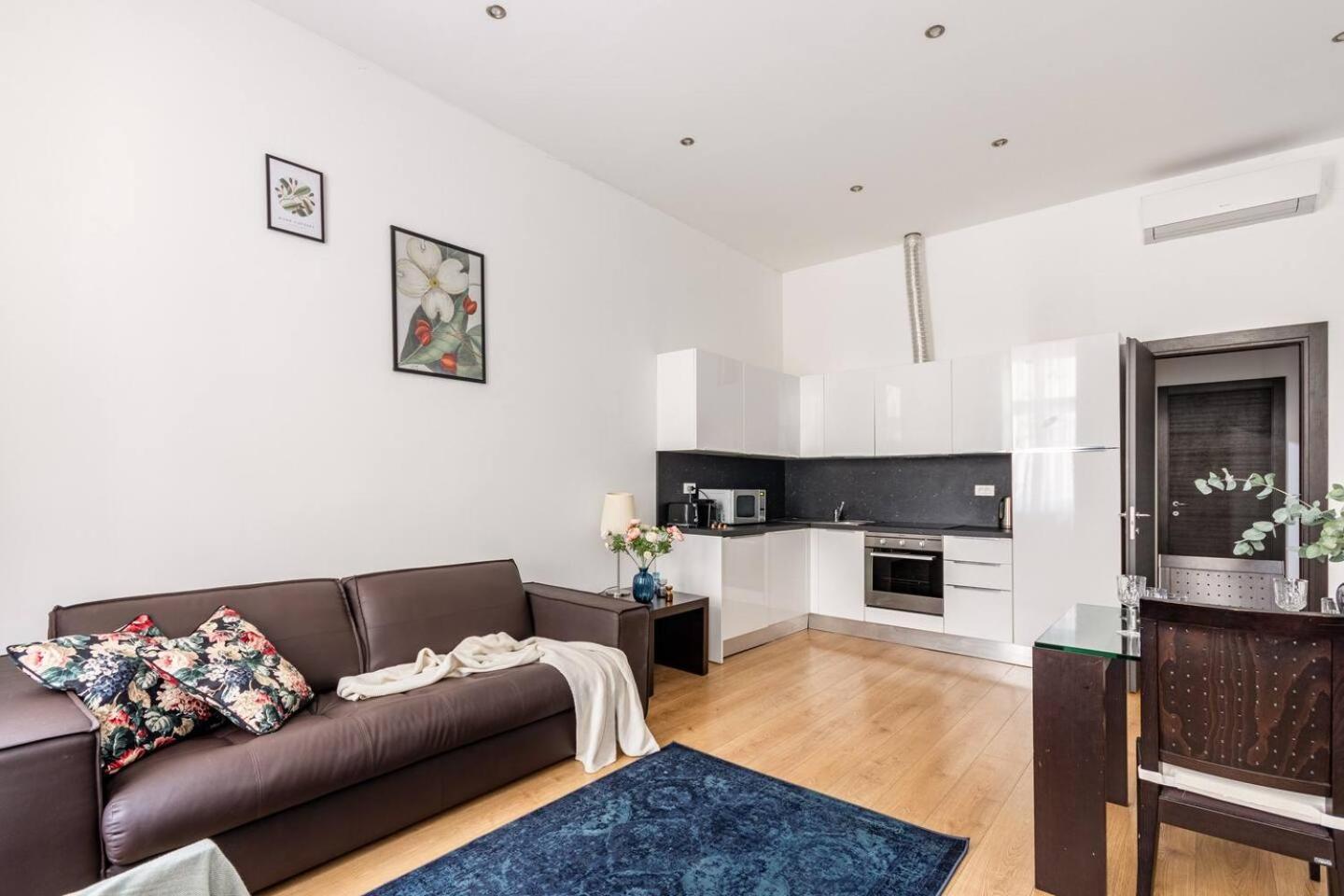 Place Of Grace - 50 Meters From Dancing House Daire